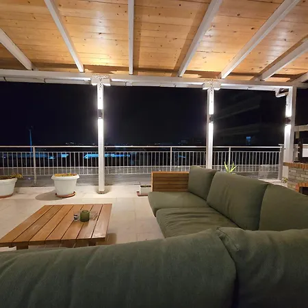 Penthouse Nea Smirni *
